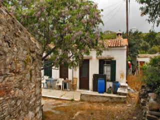 Traditionelles Steinhaus in Palaiochori, Marathokampos, Samos.