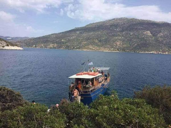 Boat Trips – M/Y Cleopatra – Go Samos
